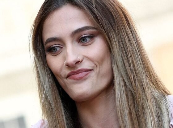 पेरिस जैक्सन का कहना है कि नशीली दवाओं के इस्तेमाल से उसके सेप्टम में छेद हो गया है। वह इसे ठीक करने के लिए सर्जरी क्यों नहीं करवाएगी?