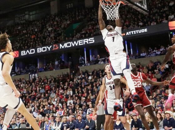 ग्राहम इके, नंबर 19 गोंजागा पुरुषों ने नंबर 23 क्रेयटन को हराया