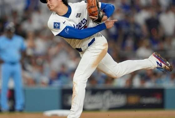 वर्ल्ड सीरीज़ गेम 7 की तीसरी पारी में बो बिचेटे के 3 रन एचआर के बाद शोहे ओहतानी का पीछा किया गया