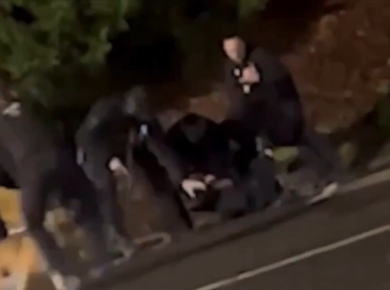 यूके ट्रेन चाकू हमले के संदिग्ध ने पुलिस से उसे 'मारने' की मांग की (वीडियो) - आरटी वर्ल्ड न्यूज़