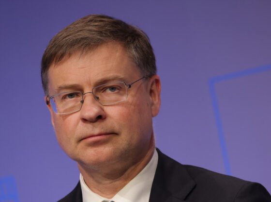 यूरोपीय संघ कीव को ऋण प्रदान करना जारी नहीं रख सकता - आयुक्त - आरटी वर्ल्ड न्यूज़