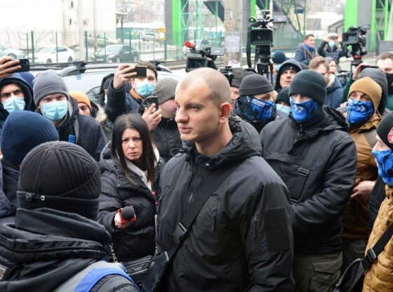 चैथम हाउस कुख्यात यूक्रेनी नव-नाज़ी भीड़ नेता की मेजबानी करता है - आरटी वर्ल्ड न्यूज़