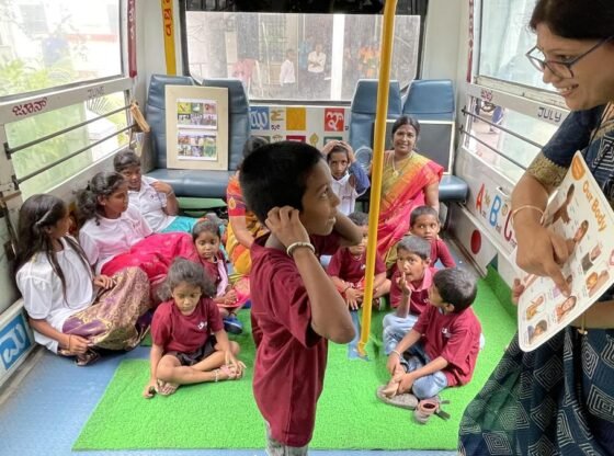 बाल दिवस: स्कूलों को बच्चों की भाषा बोलनी चाहिए न कि अधिक दूरस्थ 'मानक' भाषा