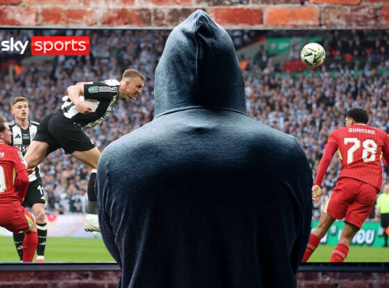 अवैध स्ट्रीमर्स ने चेतावनी दी कि वे सस्ते में प्रीमियर लीग और प्रीमियम स्काई चैनल देखने की कोशिश में हजारों लोगों का नुकसान कर रहे हैं