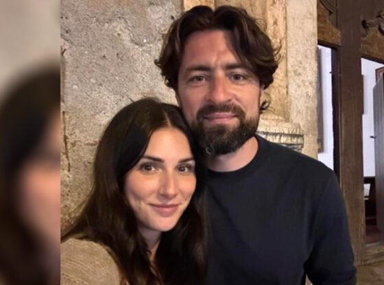 रसेल मार्टिन और पूर्व ग्लैमर मॉडल प्रेमिका लुसी पिंडर रेंजर्स दुःस्वप्न के बाद नेपल्स की छुट्टियों पर प्यार से भरे दिखे