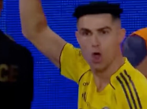 क्रिस्टियानो रोनाल्डो के 'बाल' प्रशंसकों को दोगुना करने पर मजबूर कर देते हैं क्योंकि वह अल-नासर के लिए दो बार स्कोर करने के बाद अपने डांस मूव्स दिखाते हैं।