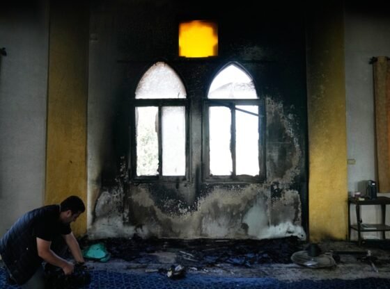 इज़रायली निवासियों ने वेस्ट बैंक की मस्जिद में तोड़फोड़ की, आग लगा दी, जबकि आईडीएफ प्रमुख का कहना है कि 'चरमपंथी हमलों को बर्दाश्त नहीं करेंगे' | विश्व समाचार