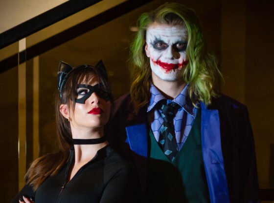 हैलोवीन के लिए प्रशंसकों को डराने और लंगोट खरीदने के लिए एर्लिंग हालैंड मैनचेस्टर की सड़कों पर जोकर के रूप में गुप्त रूप से जाता है