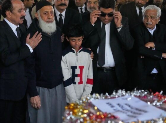 पाकिस्तान के प्रधानमंत्री ने अफगानिस्तान में घातक आतंकवादी हमलों के बाद बातचीत की पेशकश की