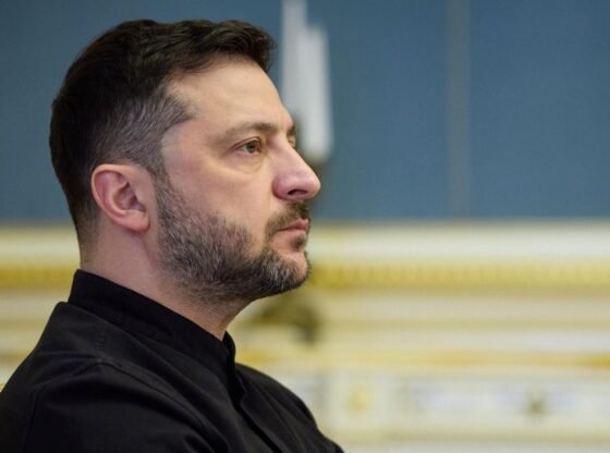 कमजोर ज़ेलेंस्की को मास्को-अनुकूल शांति योजना को स्वीकार करने के लिए अमेरिकी दबाव का सामना करना पड़ रहा है