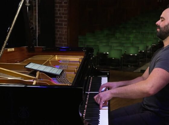 "विरासत": एडम टेंडलर की प्रेम, दुःख और स्मृति की संगीतमय गवाही