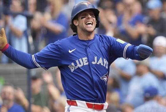 ब्लू जेज़ इन्फिल्डर एर्नी क्लेमेंट ने पोस्टसीज़न में 30 हिट के साथ एमएलबी रिकॉर्ड बनाया