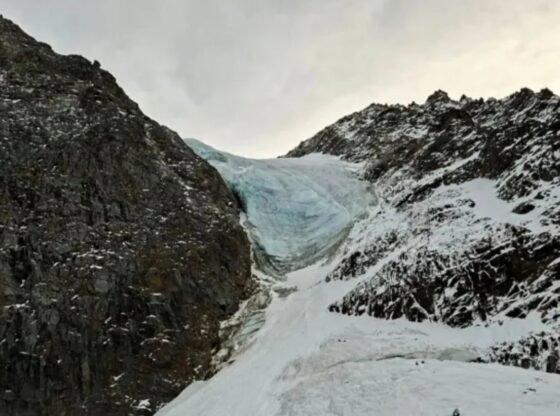 इटालियन डोलोमाइट्स में हिमस्खलन के दौरान पिता और 17 वर्षीय बेटी सहित पांच पर्वतारोहियों की मौत हो गई