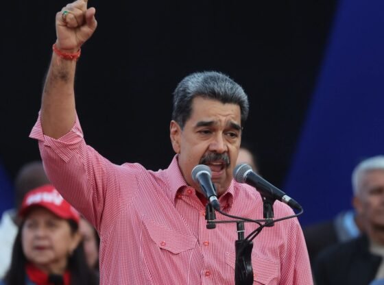 मुख्य सहयोगी ने वेनेज़ुएला के मादुरो को छोड़ दिया, जबकि उन्होंने बातचीत की अपील की, क्योंकि अगर वे नहीं छोड़ेंगे तो अमेरिका के पास तानाशाह को उखाड़ फेंकने के लिए 'नए विकल्प' हैं।