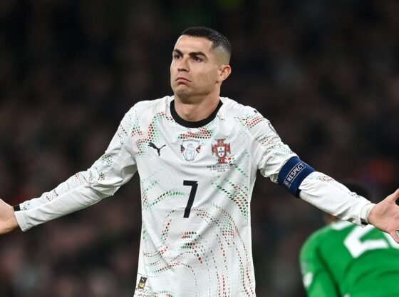 क्रिस्टियानो रोनाल्डो को विश्व कप में दुख का सामना करना पड़ रहा है क्योंकि पुर्तगाल के स्टार खिलाड़ी को आयरलैंड के खिलाफ लाल कार्ड के कारण विस्तारित प्रतिबंध का सामना करना पड़ रहा है