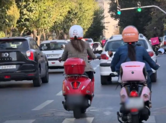 बहादुर ईरानी बाइकर महिलाएं मौलवियों की आलोचना के बावजूद शासन की नैतिकता पुलिस की धज्जियां उड़ा रही हैं कि वे 'हवा के संपर्क में' हैं