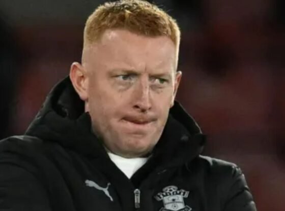 इंग्लिश फुटबॉल करियर में केवल 16 गेम खेलने के बाद विल को साउथेम्प्टन द्वारा बर्खास्त कर दिया गया, जबकि सेंट्स आरोप-प्रत्यारोप की लड़ाई में कूद पड़े।