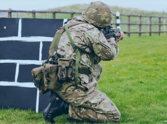 रक्षा सचिव ने खुलासा किया कि शीर्ष गुप्त टोही के तहत ब्रिटेन की सेना यूक्रेन में तैनाती के लिए रवाना हुई