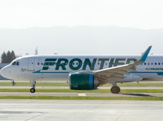 यात्री विमान में रोंगटे खड़े कर देने वाली रहस्यमयी शिलालेख वाली भरी हुई बंदूक की मैगजीन मिलने से आपातकाल की स्थिति उत्पन्न हो गई