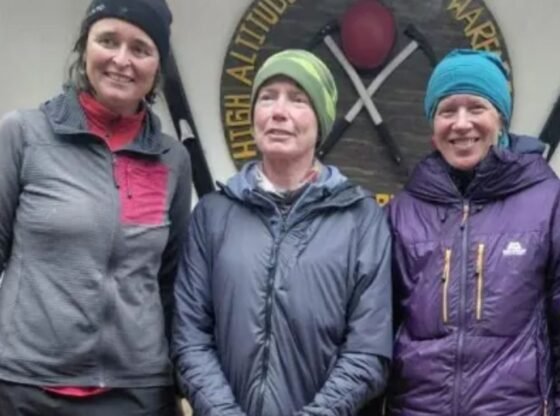 ब्रिटिश महिला पैदल यात्रियों को बर्फीले तूफान के कारण सीमित आपूर्ति के साथ कई दिनों तक फंसे रहने के बाद हिमालय की घाटी से बचाया गया