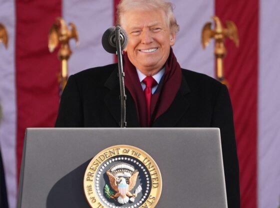 ट्रम्प द्वारा नई आव्रजन वीजा कार्रवाई शुरू करने के कारण अधिक वजन वाले विदेशियों को अमेरिका से प्रतिबंधित कर दिया जाएगा