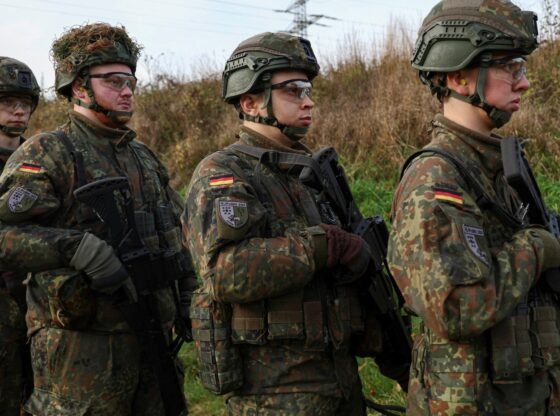 द्वितीय विश्व युद्ध के डर के बीच जर्मनी में प्रत्येक 18 वर्षीय व्यक्ति ने सैन्य परीक्षण और 'आपातकालीन भर्ती' उपाय की घोषणा की