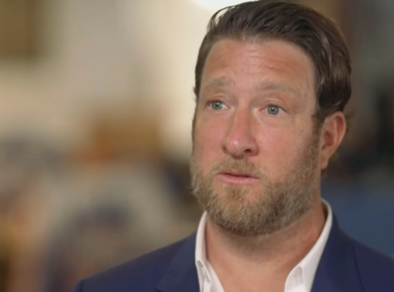 बारस्टूल के डेव पोर्टनॉय का कहना है कि उन्होंने सुरक्षा बढ़ा दी है क्योंकि ट्रोल पागलों के लिए "बाढ़ के द्वार खोल देते हैं": "यह केवल एक की आवश्यकता है"