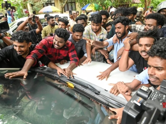 एसएफआई के विरोध प्रदर्शन ने केरल विश्वविद्यालय को हिलाकर रख दिया, अंतरिम वीसी पर संघ के एजेंडे को आगे बढ़ाने का आरोप लगाया - केरल समाचार