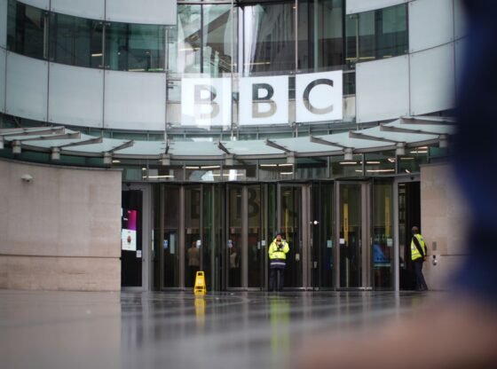 बीबीसी ने पैनोरमा के संपादन पर डोनाल्ड ट्रम्प से माफी मांगी लेकिन कहा कि 'मानहानि के दावे का कोई आधार नहीं है' | एंट्स और कला समाचार