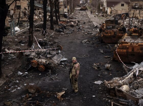 यूक्रेन के नागरिकों की हत्या का नेतृत्व करने वाले रूसी 'बुचा के कसाई' पर व्यंग्य करते हुए बेनकाब किया गया क्योंकि जांच 'पूरी तरह से पुतिन तक जाती है'