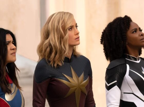 उपभोक्ता स्ट्रीमिंग सेवाओं के लिए प्रति माह 22 डॉलर अधिक खर्च करते हैं। कीमतें क्यों बढ़ती रहती हैं?