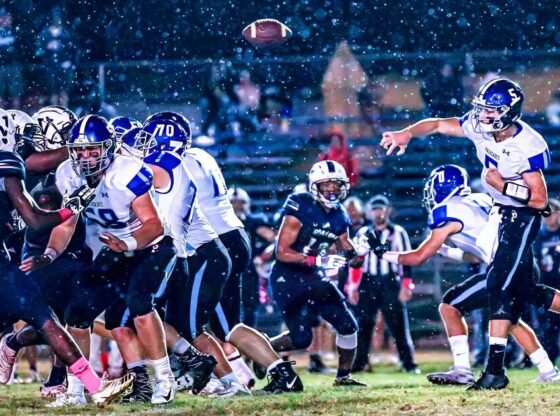 हाई स्कूल फ़ुटबॉल प्लेऑफ़ खेल बारिश, कीचड़ से प्रभावित होंगे