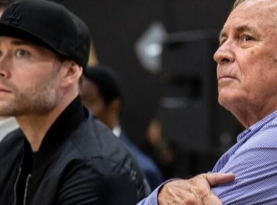 कार्यकारी अधिकारी जॉय और जेसी बस को लेकर्स द्वारा निकाल दिया गया