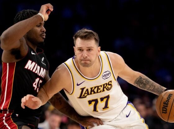 लूका डोंसिक ने ट्रिपल-डबल गिराकर लेकर्स को हीट पर जीत दिलाई