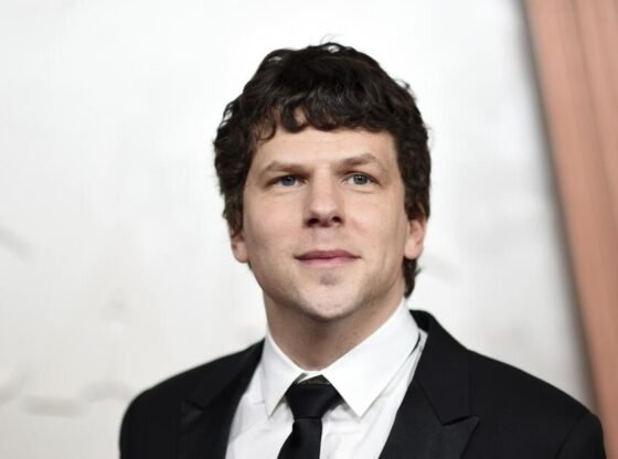 जेसी आइंसबर्ग ने एक अजनबी को किडनी दान की: 'बिना सोचे-समझे'