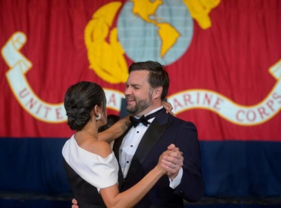 वेंस का कठिन प्रदर्शन उपराष्ट्रपति के मानदंडों को तोड़ता है