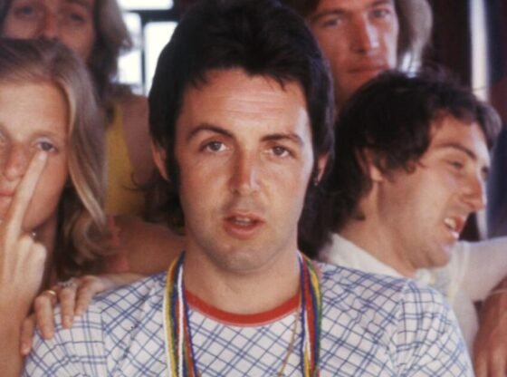 'विंग्स' समीक्षा: पॉल मेकार्टनी बीटल्स के बाद अपने बैंड पर नजर डालते हैं