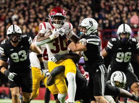 नंबर 23 यूएससी ने नेब्रास्का को हराने के लिए देर से बढ़त का उपयोग किया, सीएफपी की उम्मीदों को जीवित रखा