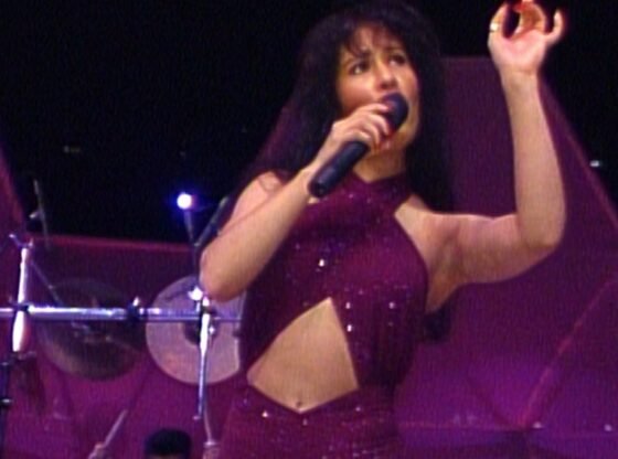 नेटफ्लिक्स का एक नया दस्तावेज़ सेलेना का एक अंतरंग चित्र प्रस्तुत करता है, जो सीधे उसके परिवार की तिजोरी से लिया गया है