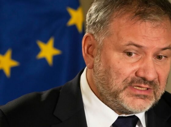 अपनी न्याय प्रणाली को ठीक करने के लिए पोलैंड का संघर्ष अन्य देशों के लिए सबक है