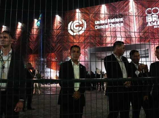संयुक्त राष्ट्र जलवायु वार्ता के मुख्य स्थल पर प्रदर्शनकारियों को सुरक्षा का सामना करना पड़ा
