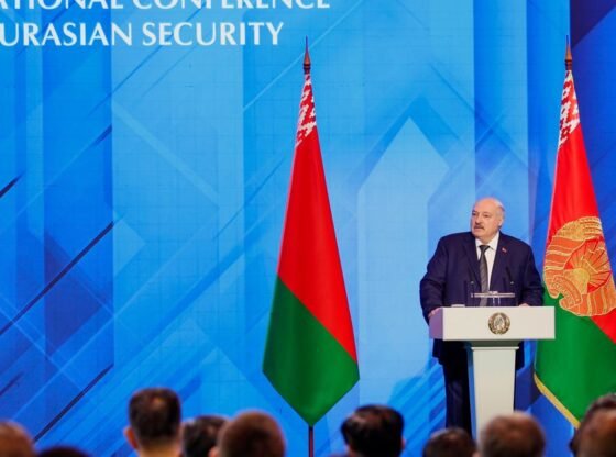 बेलारूस ने वेटिकन से बातचीत के बाद जेल में बंद दो कैथोलिक पादरियों को रिहा कर दिया