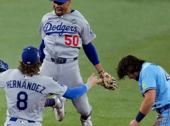 डोजर्स ने ब्लू जेज़ को 3-1 से हराकर वर्ल्ड सीरीज़ को गेम 7 में निर्णायक स्थिति में पहुंचा दिया और यामामोटो ने फिर से जीत हासिल की