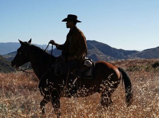 जॉर्डन पील का 'हाई हॉर्स: द ब्लैक काउबॉय' दस्तावेज़ इतिहास के एक मिटाए गए हिस्से पर प्रकाश डालता है