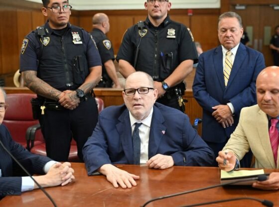 हार्वे विंस्टीन अभियोजकों का कहना है कि बचाव पक्ष के जूरी कदाचार के दावे 'अकल्पनीय' हैं